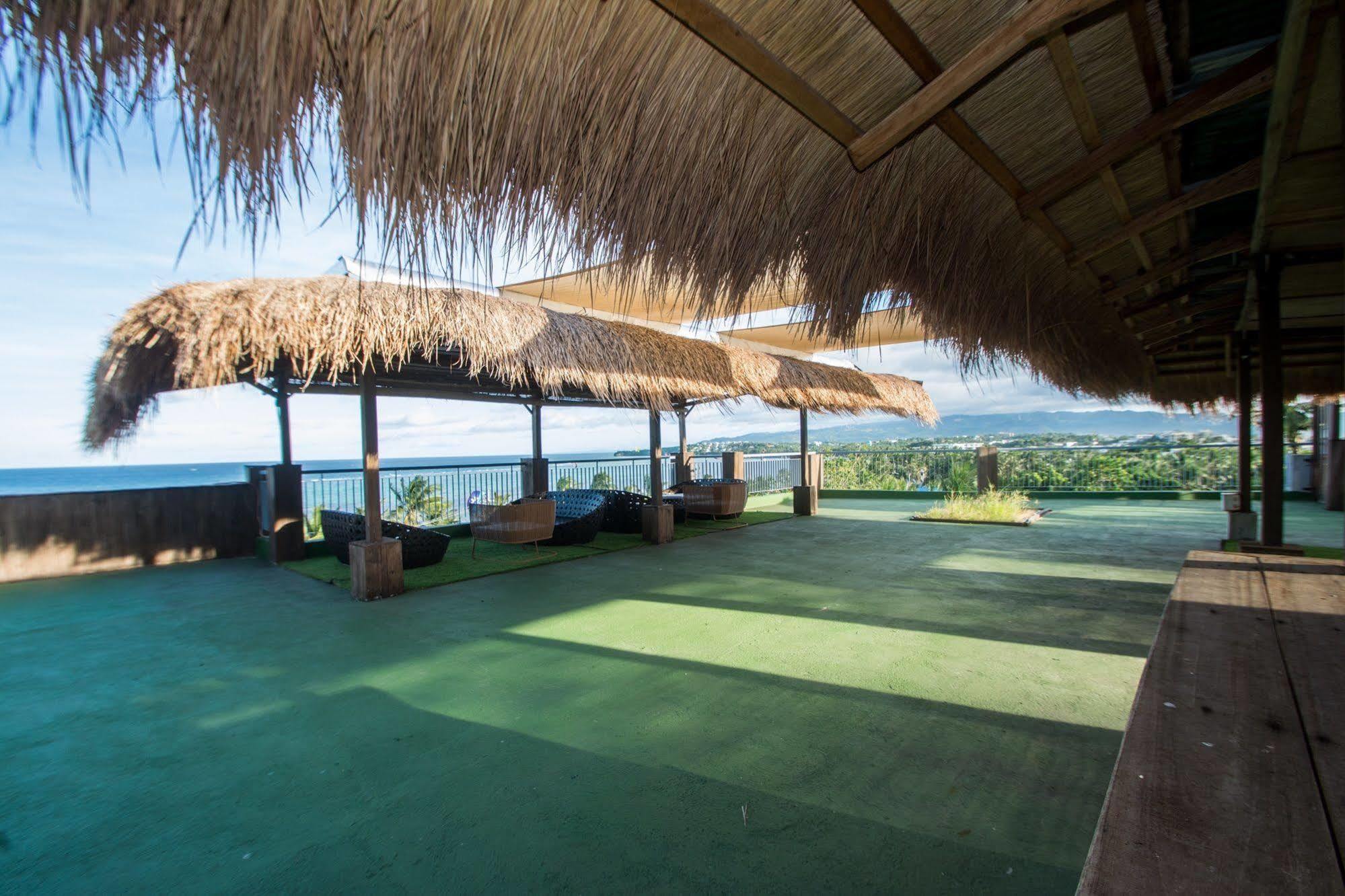 Luxeview Hotel Balabag  Esterno foto