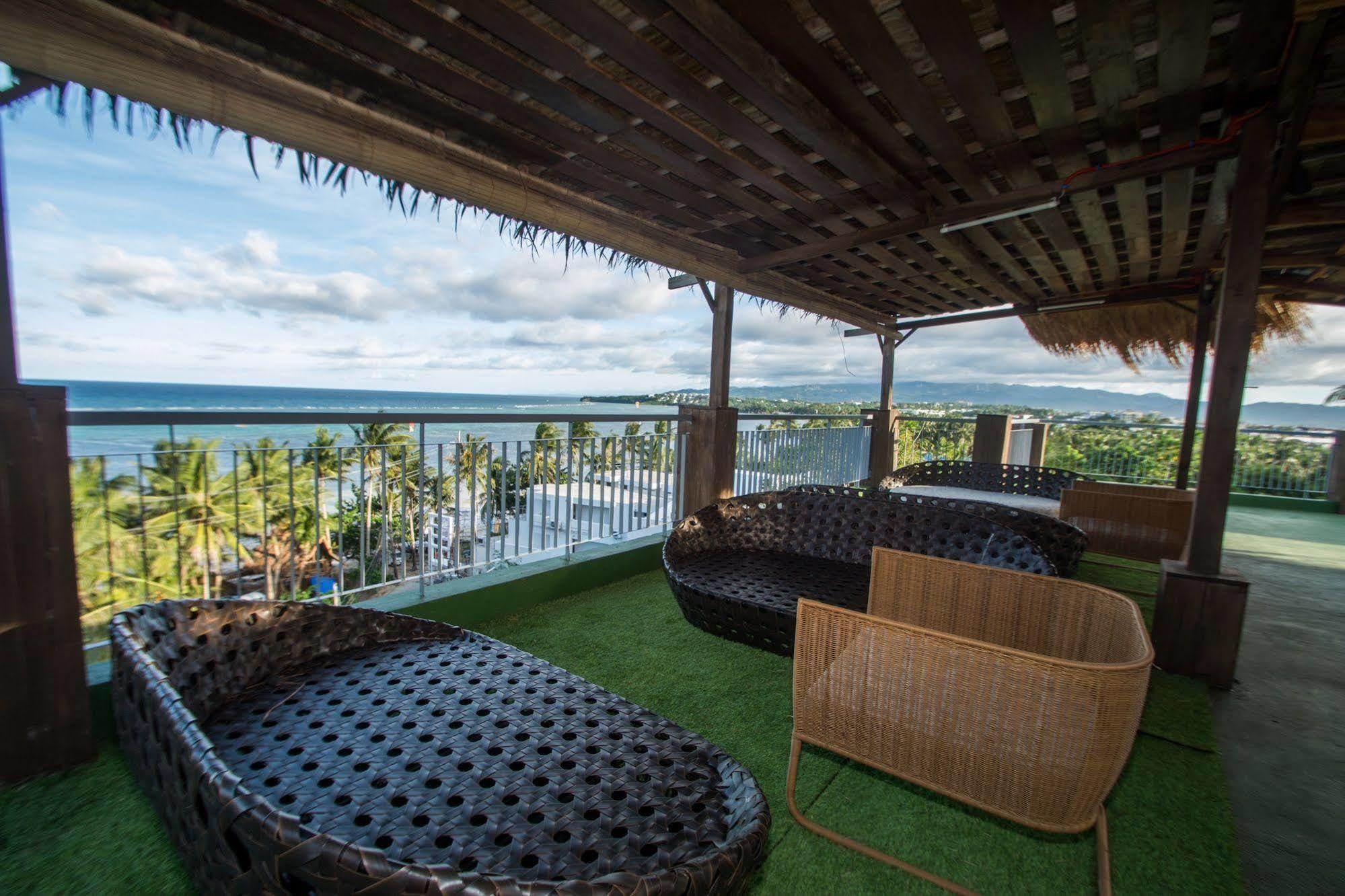 Luxeview Hotel Balabag  Esterno foto